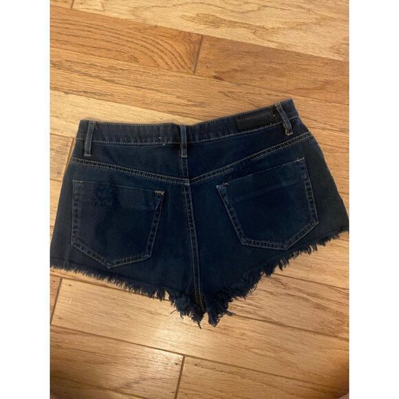 Gypsy Warrior, juniors dark distressed low rise shorties with frayed hem size 5 - Picture 4 of 8